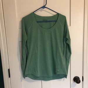 GUC Women’s Patagonia Capilene (?) Base Layer Top - size Medium